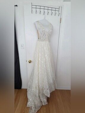 Size 10 Calla Blanche Wedding Dress